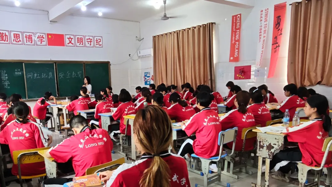 刘诗宇.jpg